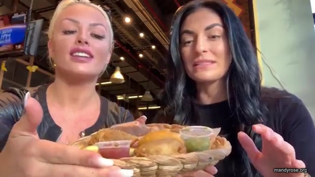 HOLAAAA_2121_Bogota2C_Colombia_WWE_Mandy_Rose_Sonya_Deville_Damandyz_Donutz_mp40014.jpg