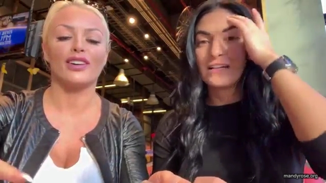 HOLAAAA_2121_Bogota2C_Colombia_WWE_Mandy_Rose_Sonya_Deville_Damandyz_Donutz_mp40016.jpg