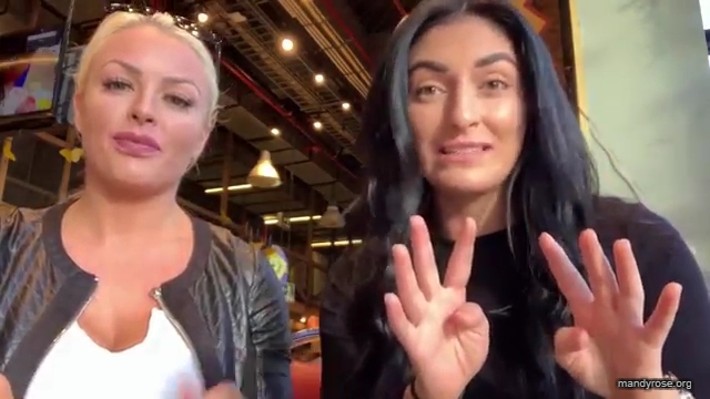 HOLAAAA_2121_Bogota2C_Colombia_WWE_Mandy_Rose_Sonya_Deville_Damandyz_Donutz_mp40018.jpg