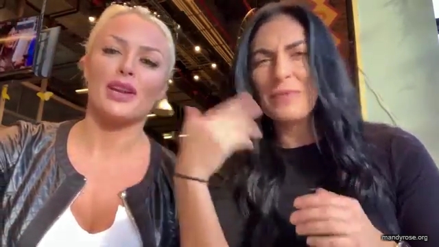 HOLAAAA_2121_Bogota2C_Colombia_WWE_Mandy_Rose_Sonya_Deville_Damandyz_Donutz_mp40024.jpg