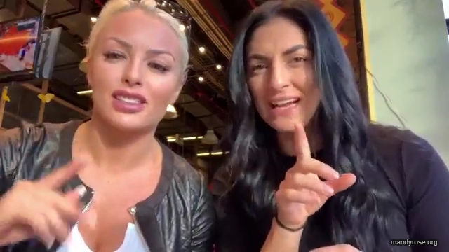 HOLAAAA_2121_Bogota2C_Colombia_WWE_Mandy_Rose_Sonya_Deville_Damandyz_Donutz_mp40025.jpg