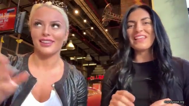 HOLAAAA_2121_Bogota2C_Colombia_WWE_Mandy_Rose_Sonya_Deville_Damandyz_Donutz_mp40026.jpg