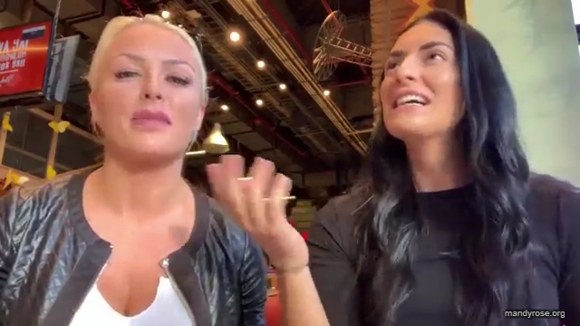 HOLAAAA_2121_Bogota2C_Colombia_WWE_Mandy_Rose_Sonya_Deville_Damandyz_Donutz_mp40029.jpg