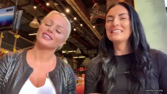 HOLAAAA_2121_Bogota2C_Colombia_WWE_Mandy_Rose_Sonya_Deville_Damandyz_Donutz_mp40030.jpg