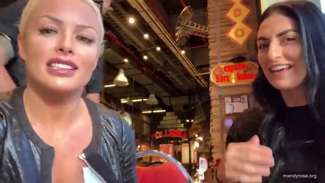HOLAAAA_2121_Bogota2C_Colombia_WWE_Mandy_Rose_Sonya_Deville_Damandyz_Donutz_mp40032.jpg