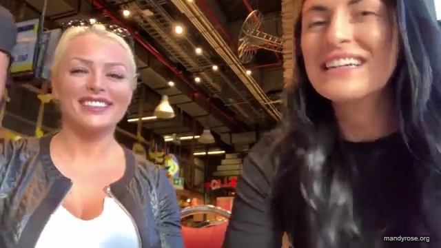 HOLAAAA_2121_Bogota2C_Colombia_WWE_Mandy_Rose_Sonya_Deville_Damandyz_Donutz_mp40036.jpg
