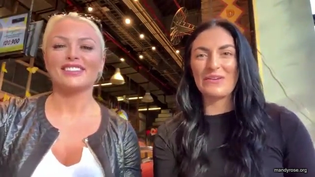 HOLAAAA_2121_Bogota2C_Colombia_WWE_Mandy_Rose_Sonya_Deville_Damandyz_Donutz_mp40037.jpg