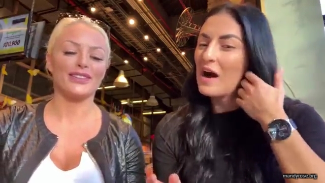 HOLAAAA_2121_Bogota2C_Colombia_WWE_Mandy_Rose_Sonya_Deville_Damandyz_Donutz_mp40038.jpg