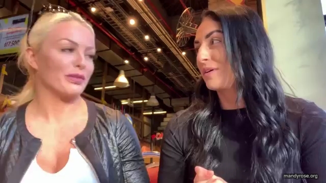HOLAAAA_2121_Bogota2C_Colombia_WWE_Mandy_Rose_Sonya_Deville_Damandyz_Donutz_mp40041.jpg