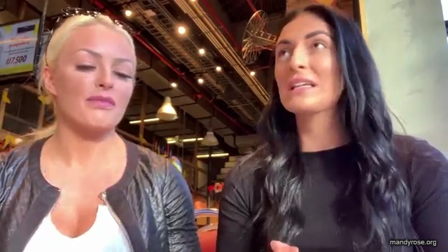 HOLAAAA_2121_Bogota2C_Colombia_WWE_Mandy_Rose_Sonya_Deville_Damandyz_Donutz_mp40042.jpg