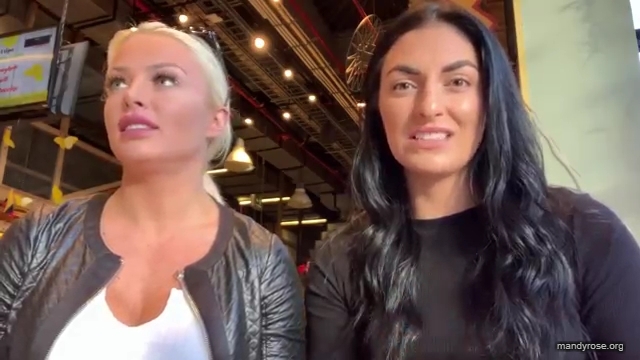 HOLAAAA_2121_Bogota2C_Colombia_WWE_Mandy_Rose_Sonya_Deville_Damandyz_Donutz_mp40047.jpg