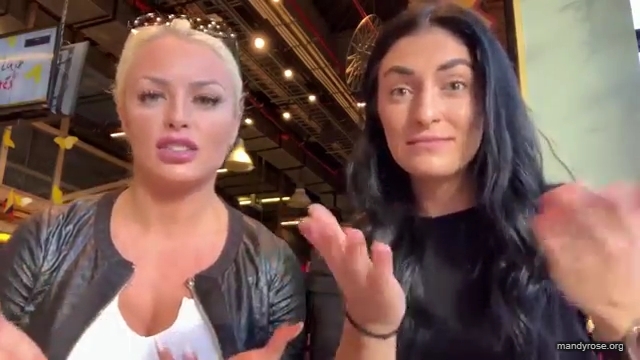 HOLAAAA_2121_Bogota2C_Colombia_WWE_Mandy_Rose_Sonya_Deville_Damandyz_Donutz_mp40049.jpg