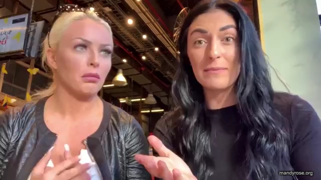 HOLAAAA_2121_Bogota2C_Colombia_WWE_Mandy_Rose_Sonya_Deville_Damandyz_Donutz_mp40050.jpg