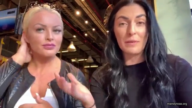 HOLAAAA_2121_Bogota2C_Colombia_WWE_Mandy_Rose_Sonya_Deville_Damandyz_Donutz_mp40051.jpg