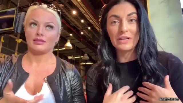 HOLAAAA_2121_Bogota2C_Colombia_WWE_Mandy_Rose_Sonya_Deville_Damandyz_Donutz_mp40052.jpg