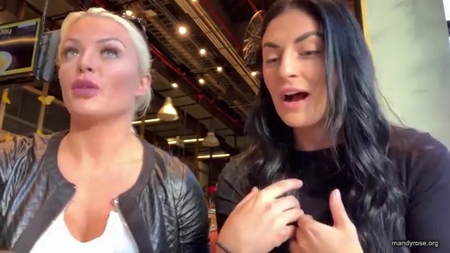 HOLAAAA_2121_Bogota2C_Colombia_WWE_Mandy_Rose_Sonya_Deville_Damandyz_Donutz_mp40053.jpg