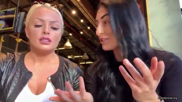 HOLAAAA_2121_Bogota2C_Colombia_WWE_Mandy_Rose_Sonya_Deville_Damandyz_Donutz_mp40055.jpg