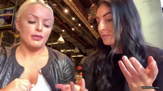 HOLAAAA_2121_Bogota2C_Colombia_WWE_Mandy_Rose_Sonya_Deville_Damandyz_Donutz_mp40056.jpg