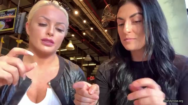 HOLAAAA_2121_Bogota2C_Colombia_WWE_Mandy_Rose_Sonya_Deville_Damandyz_Donutz_mp40058.jpg