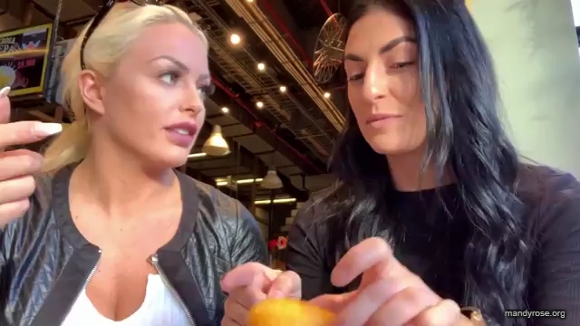 HOLAAAA_2121_Bogota2C_Colombia_WWE_Mandy_Rose_Sonya_Deville_Damandyz_Donutz_mp40059.jpg