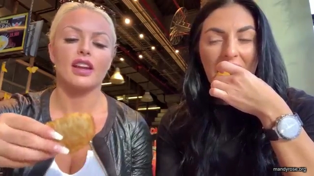 HOLAAAA_2121_Bogota2C_Colombia_WWE_Mandy_Rose_Sonya_Deville_Damandyz_Donutz_mp40062.jpg