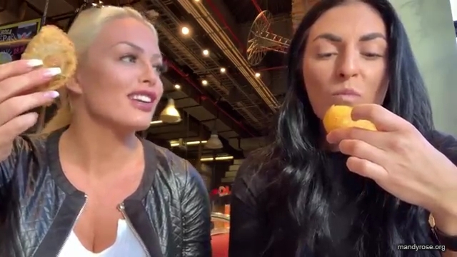 HOLAAAA_2121_Bogota2C_Colombia_WWE_Mandy_Rose_Sonya_Deville_Damandyz_Donutz_mp40064.jpg