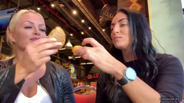 HOLAAAA_2121_Bogota2C_Colombia_WWE_Mandy_Rose_Sonya_Deville_Damandyz_Donutz_mp40067.jpg