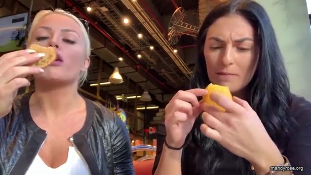 HOLAAAA_2121_Bogota2C_Colombia_WWE_Mandy_Rose_Sonya_Deville_Damandyz_Donutz_mp40070.jpg
