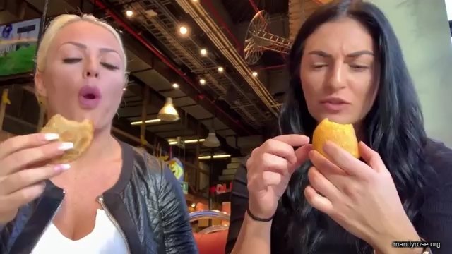 HOLAAAA_2121_Bogota2C_Colombia_WWE_Mandy_Rose_Sonya_Deville_Damandyz_Donutz_mp40071.jpg