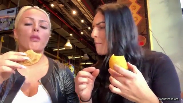 HOLAAAA_2121_Bogota2C_Colombia_WWE_Mandy_Rose_Sonya_Deville_Damandyz_Donutz_mp40072.jpg