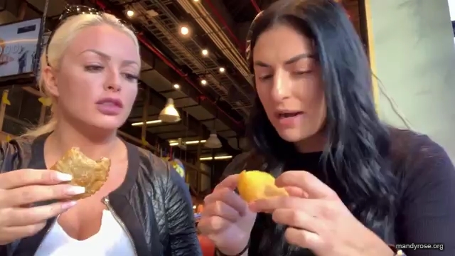 HOLAAAA_2121_Bogota2C_Colombia_WWE_Mandy_Rose_Sonya_Deville_Damandyz_Donutz_mp40074.jpg