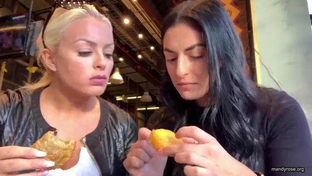 HOLAAAA_2121_Bogota2C_Colombia_WWE_Mandy_Rose_Sonya_Deville_Damandyz_Donutz_mp40075.jpg