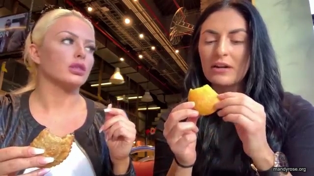 HOLAAAA_2121_Bogota2C_Colombia_WWE_Mandy_Rose_Sonya_Deville_Damandyz_Donutz_mp40079.jpg