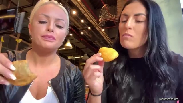 HOLAAAA_2121_Bogota2C_Colombia_WWE_Mandy_Rose_Sonya_Deville_Damandyz_Donutz_mp40082.jpg