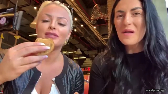 HOLAAAA_2121_Bogota2C_Colombia_WWE_Mandy_Rose_Sonya_Deville_Damandyz_Donutz_mp40088.jpg