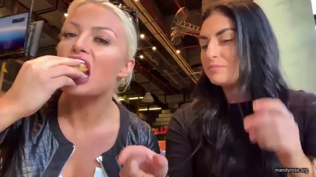 HOLAAAA_2121_Bogota2C_Colombia_WWE_Mandy_Rose_Sonya_Deville_Damandyz_Donutz_mp40089.jpg