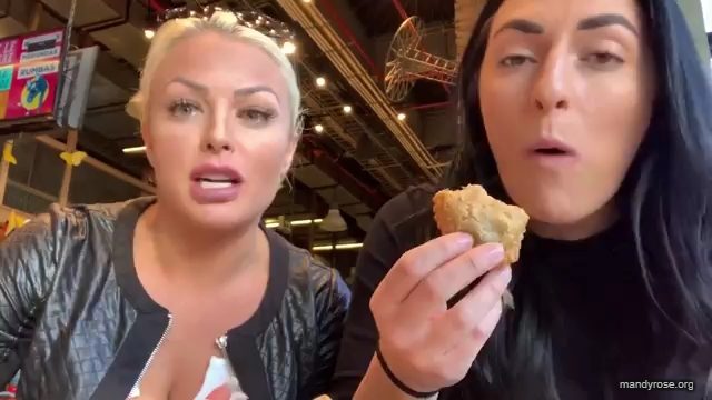 HOLAAAA_2121_Bogota2C_Colombia_WWE_Mandy_Rose_Sonya_Deville_Damandyz_Donutz_mp40097.jpg