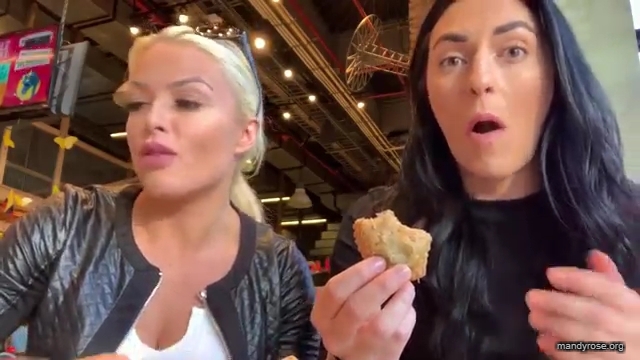 HOLAAAA_2121_Bogota2C_Colombia_WWE_Mandy_Rose_Sonya_Deville_Damandyz_Donutz_mp40098.jpg