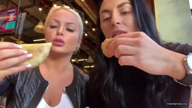 HOLAAAA_2121_Bogota2C_Colombia_WWE_Mandy_Rose_Sonya_Deville_Damandyz_Donutz_mp40108.jpg