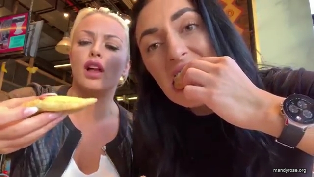 HOLAAAA_2121_Bogota2C_Colombia_WWE_Mandy_Rose_Sonya_Deville_Damandyz_Donutz_mp40109.jpg