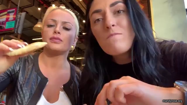HOLAAAA_2121_Bogota2C_Colombia_WWE_Mandy_Rose_Sonya_Deville_Damandyz_Donutz_mp40110.jpg