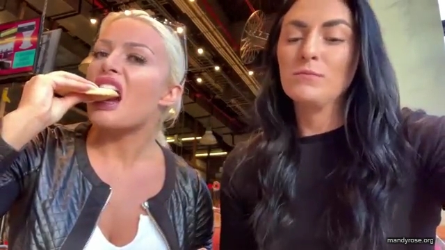 HOLAAAA_2121_Bogota2C_Colombia_WWE_Mandy_Rose_Sonya_Deville_Damandyz_Donutz_mp40111.jpg