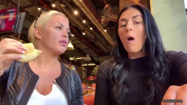 HOLAAAA_2121_Bogota2C_Colombia_WWE_Mandy_Rose_Sonya_Deville_Damandyz_Donutz_mp40116.jpg