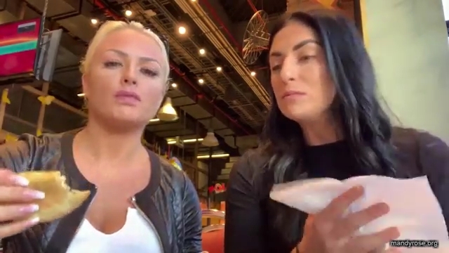 HOLAAAA_2121_Bogota2C_Colombia_WWE_Mandy_Rose_Sonya_Deville_Damandyz_Donutz_mp40117.jpg
