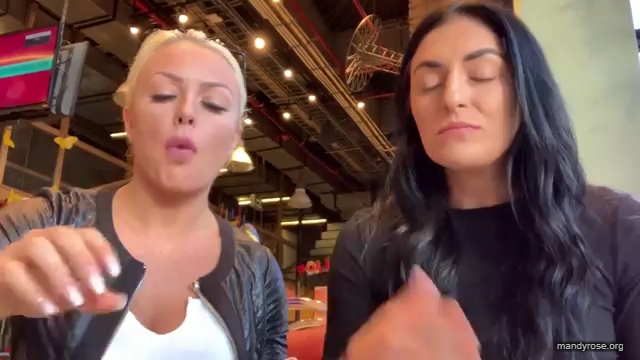 HOLAAAA_2121_Bogota2C_Colombia_WWE_Mandy_Rose_Sonya_Deville_Damandyz_Donutz_mp40119.jpg