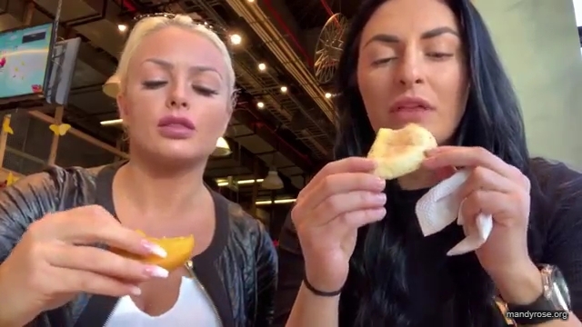 HOLAAAA_2121_Bogota2C_Colombia_WWE_Mandy_Rose_Sonya_Deville_Damandyz_Donutz_mp40128.jpg