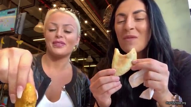 HOLAAAA_2121_Bogota2C_Colombia_WWE_Mandy_Rose_Sonya_Deville_Damandyz_Donutz_mp40130.jpg