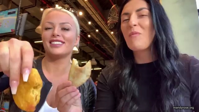 HOLAAAA_2121_Bogota2C_Colombia_WWE_Mandy_Rose_Sonya_Deville_Damandyz_Donutz_mp40131.jpg