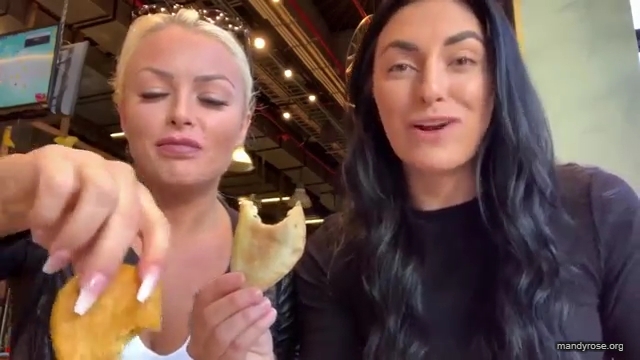 HOLAAAA_2121_Bogota2C_Colombia_WWE_Mandy_Rose_Sonya_Deville_Damandyz_Donutz_mp40132.jpg