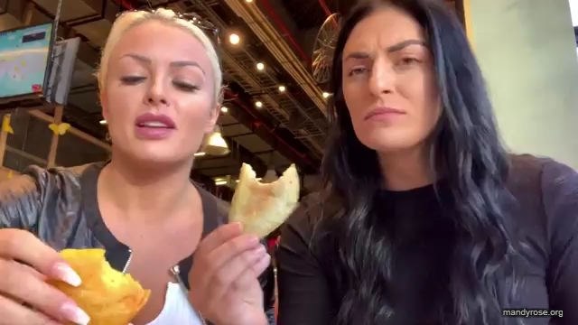 HOLAAAA_2121_Bogota2C_Colombia_WWE_Mandy_Rose_Sonya_Deville_Damandyz_Donutz_mp40134.jpg